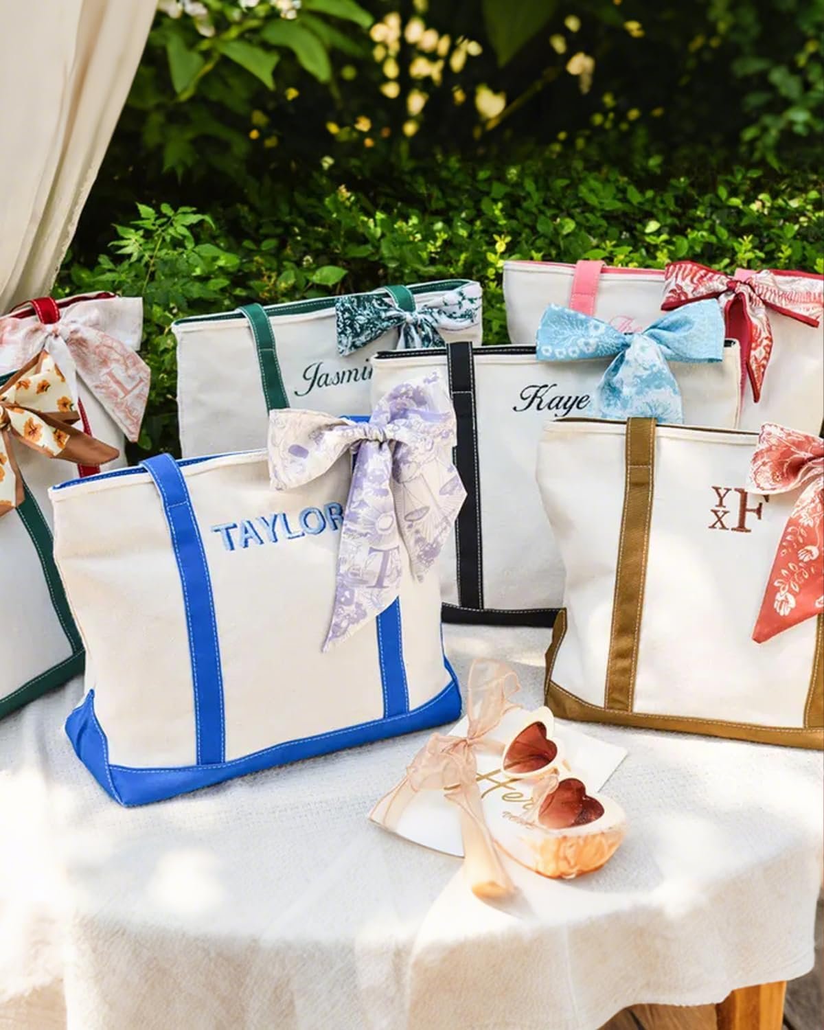 Logo Personalizzato Borsa in Canvas Ricamata per Donne dal Fornitore, Tote Shopping Rinforzata con Nome Riutilizzabile per Essentials Quotidiani Spiaggia Matrimoni Regali Madri Damigelle Insegnanti Marchio Bianco Logo Personalizzato Borsa in Canvas Ricamata per Donne dal Fornitore, Tote Shopping Rinforzata con Nome Riutilizzabile per Essentials Quotidiani Spiaggia Matrimoni Regali Madri Damigelle Insegnanti Marchio Bianco