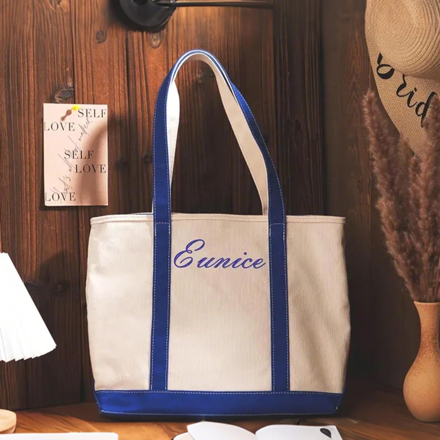 Logo Personalizzato Borsa in Canvas Ricamata per Donne dal Fornitore, Tote Shopping Rinforzata con Nome Riutilizzabile per Essentials Quotidiani Spiaggia Matrimoni Regali Madri Damigelle Insegnanti Marchio Bianco Logo Personalizzato Borsa in Canvas Ricamata per Donne dal Fornitore, Tote Shopping Rinforzata con Nome Riutilizzabile per Essentials Quotidiani Spiaggia Matrimoni Regali Madri Damigelle Insegnanti Marchio Bianco