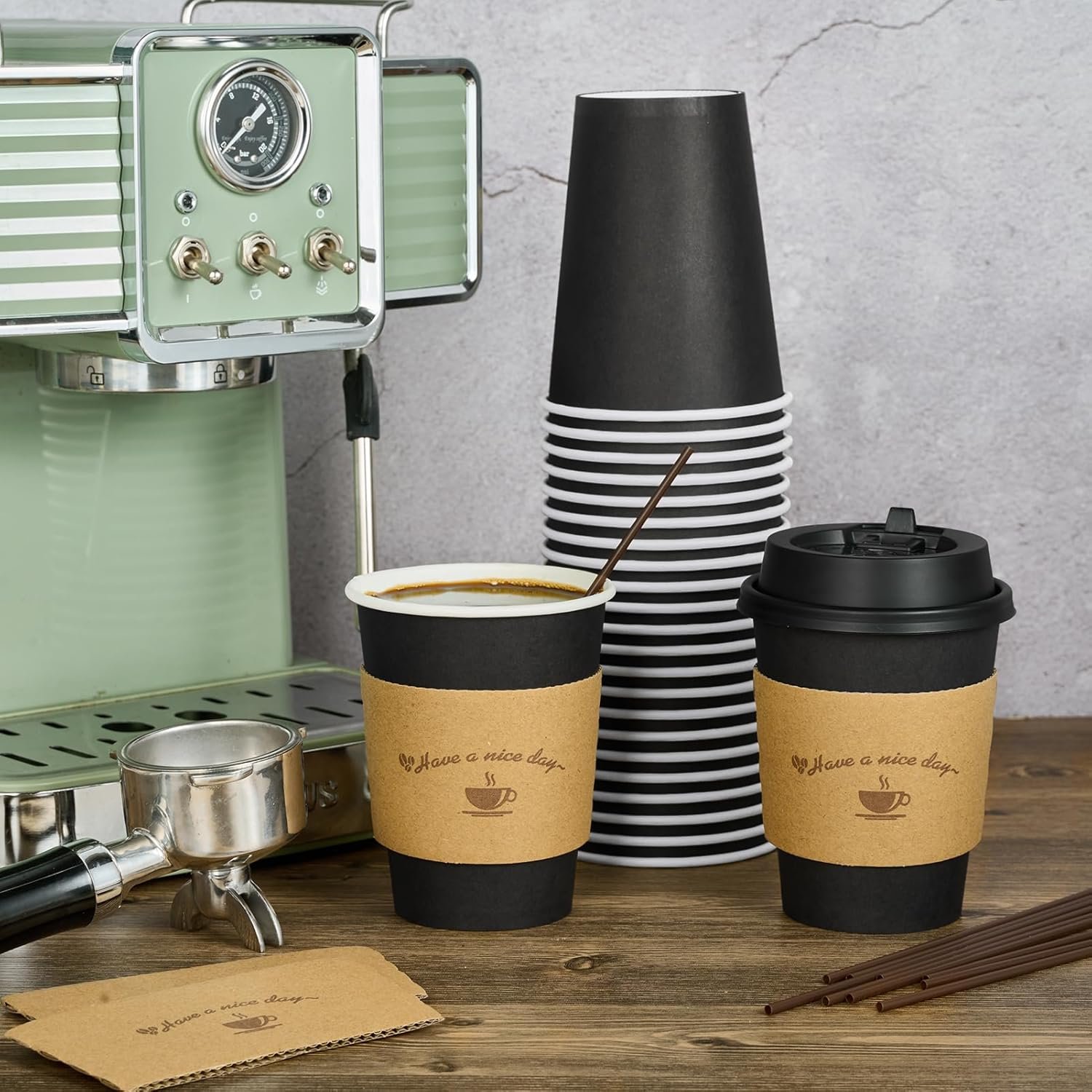 Logo Personalizzato Confezione da 100 Bicchieri Carta 12 oz Neri Monouso con Coperchi Maniche Termiche Bastoncini per Caffè e Cioccolata Calda dal Produttore per Marchio Bianco