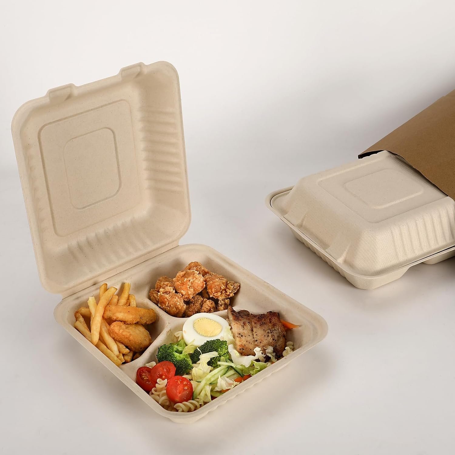 Fornitore Confezione da 100 Contenitori Pranzo da Asporto 3 Scomparti Compostabili 8x9 Pollici con Coperchio Clamshell con Logo Personalizzato Monouso Biodegradabili in Bagassa Senza PFAS Marroni Marchio Bianco