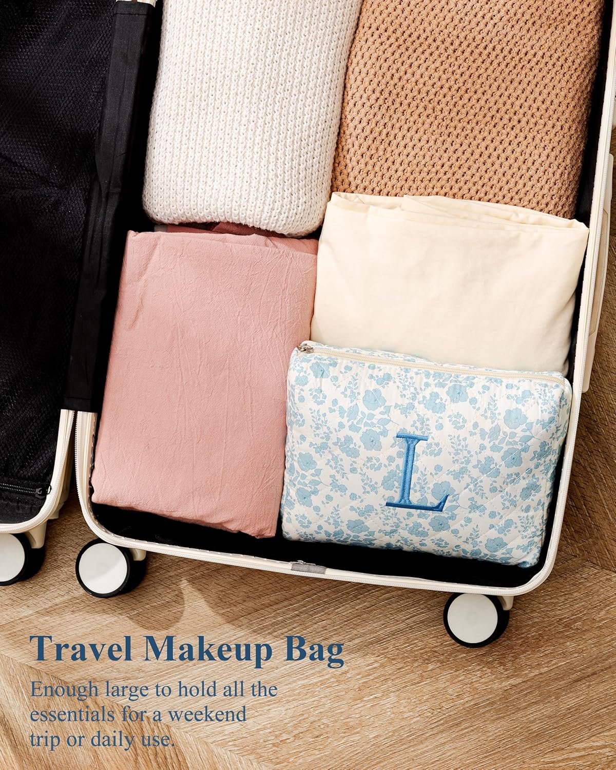Logo Personalizzato Borsa Trucco Trapuntata Iniziale in Cotone Grande da Viaggio Floreale Coquette Marchio Bianco Borsa Cosmetici Pochette Toilette per Donne Ragazze Taglia S Produttore