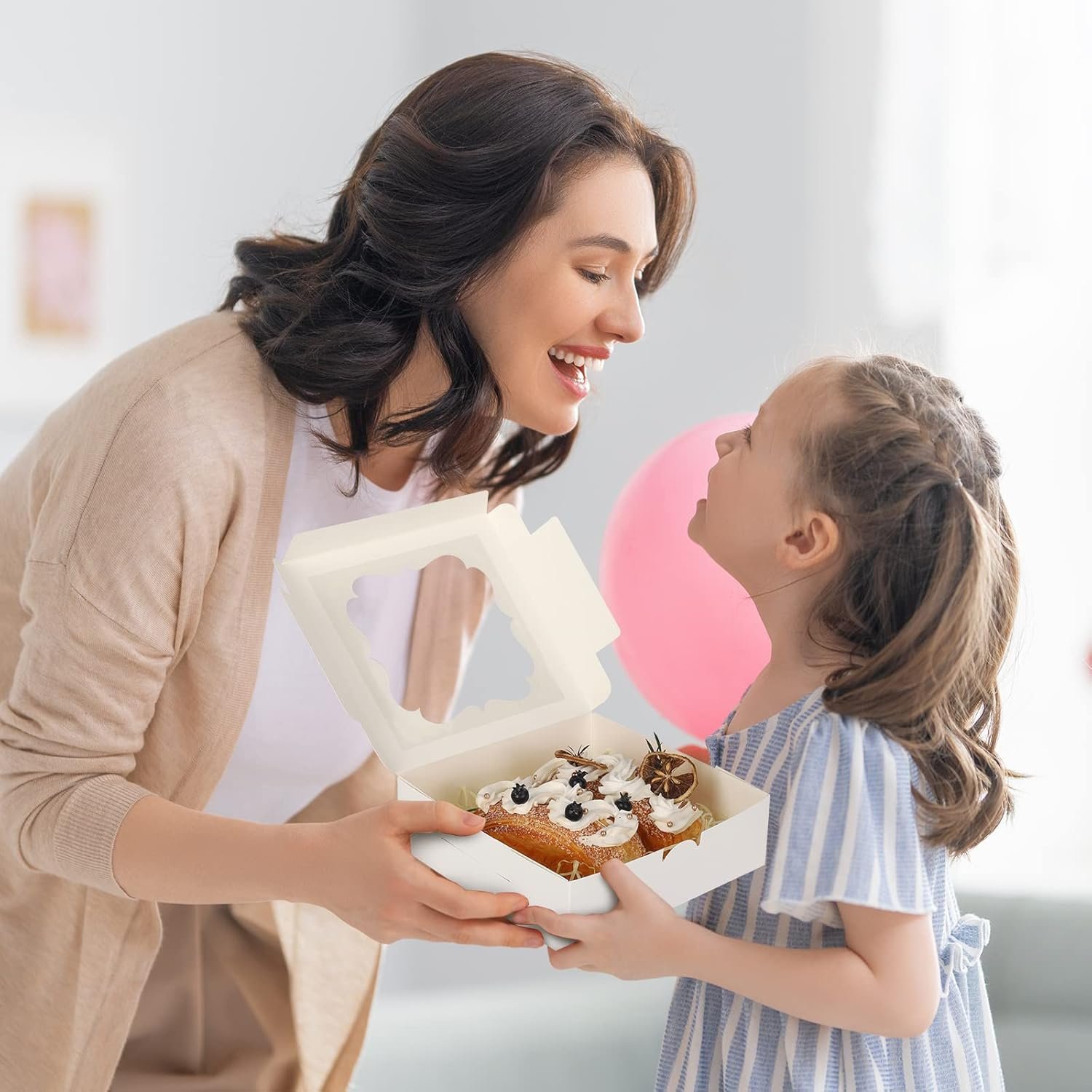 Produttore Scatole per Biscotti 60 pz 8x8x2.5 pollici con Logo Personalizzato e 2 Stili di Finestre per Fragole al Cioccolato Crostate Pasticceria Dessert Torte - Marchio Bianco