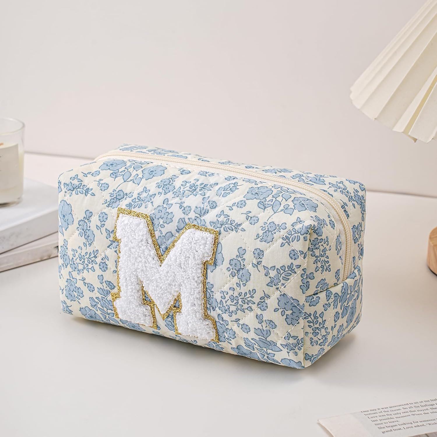 Fornitore Borsa Trucco con Logo Personalizzato Alfabeto Floreale Coquette per Donne e Ragazze 6-18 Regalo Natale Organizer Viaggio Zip Blu Floreale M Marchio Bianco