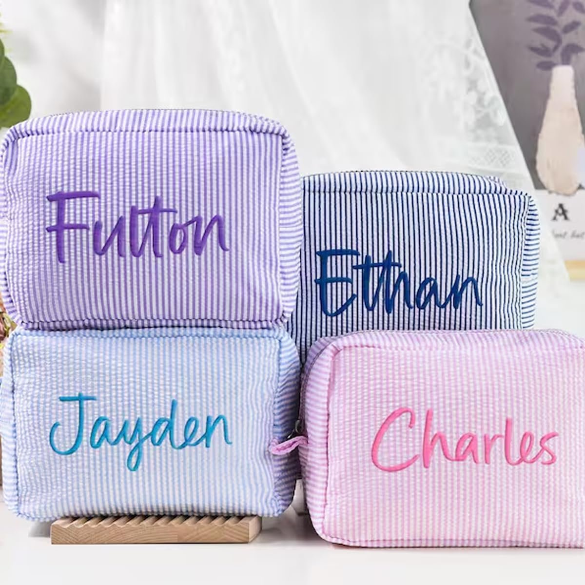 Produttore Borse Cosmetiche Personalizzate con Logo Personalizzato e Nome Carine in Seersucker per Donne e Ragazze Borsa Viaggio Damigella Organizer Astuccio Motivo Carino Abbinabile Borse da Viaggio Marchio Bianco
