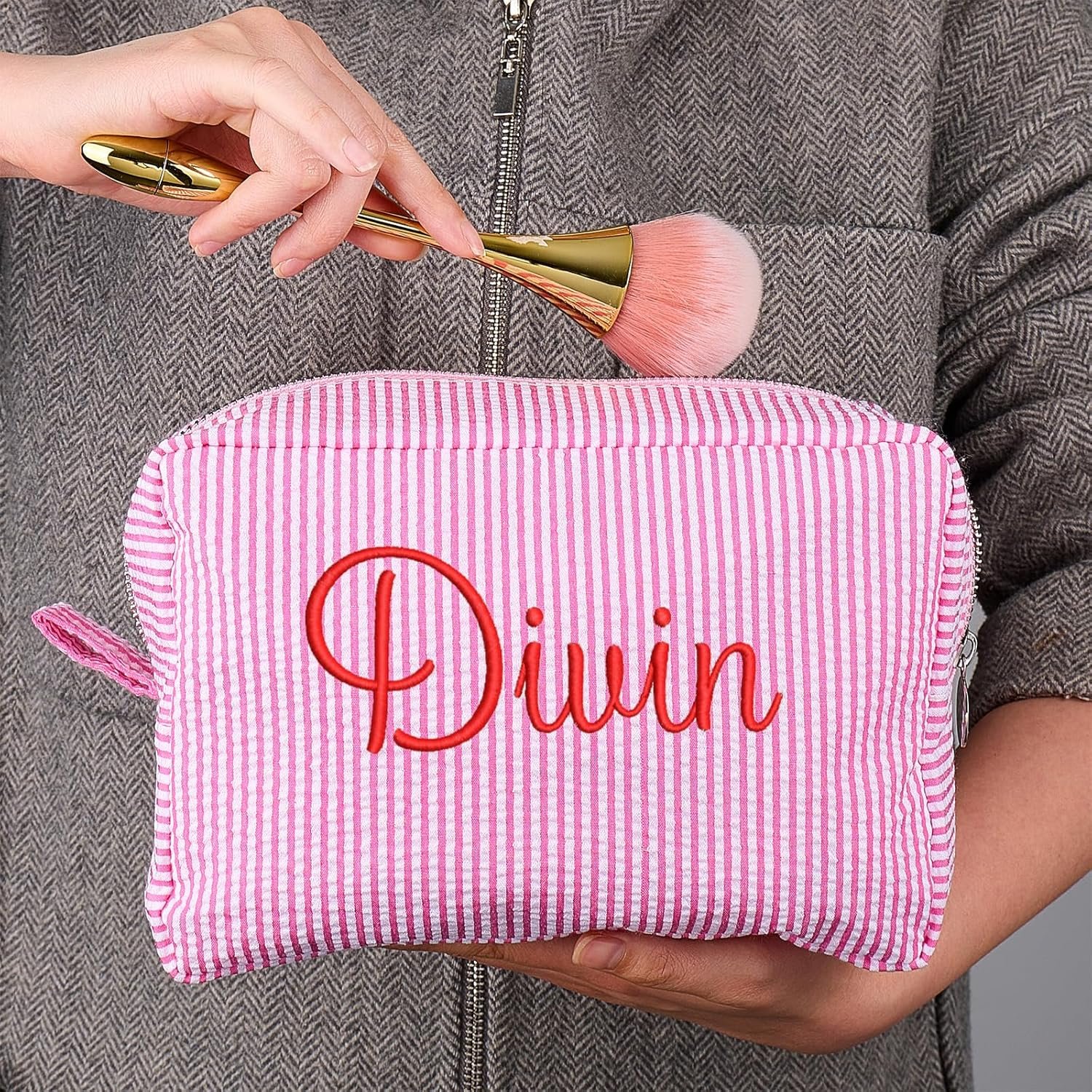 Produttore Borse Cosmetiche Personalizzate con Logo Personalizzato e Nome Carine in Seersucker per Donne e Ragazze Borsa Viaggio Damigella Organizer Astuccio Motivo Carino Abbinabile Borse da Viaggio Marchio Bianco