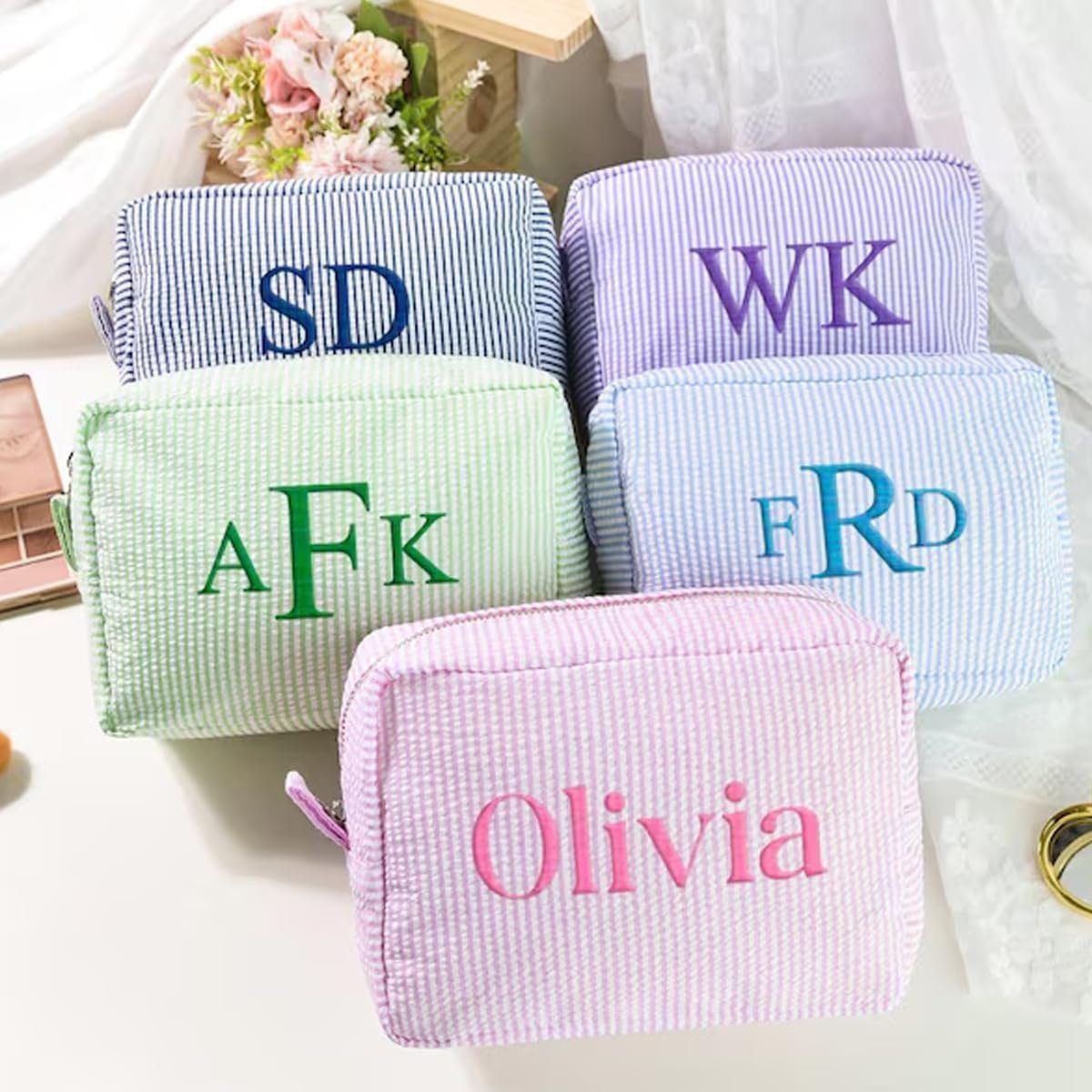 Produttore Borse Cosmetiche Personalizzate con Logo Personalizzato e Nome Carine in Seersucker per Donne e Ragazze Borsa Viaggio Damigella Organizer Astuccio Motivo Carino Abbinabile Borse da Viaggio Marchio Bianco