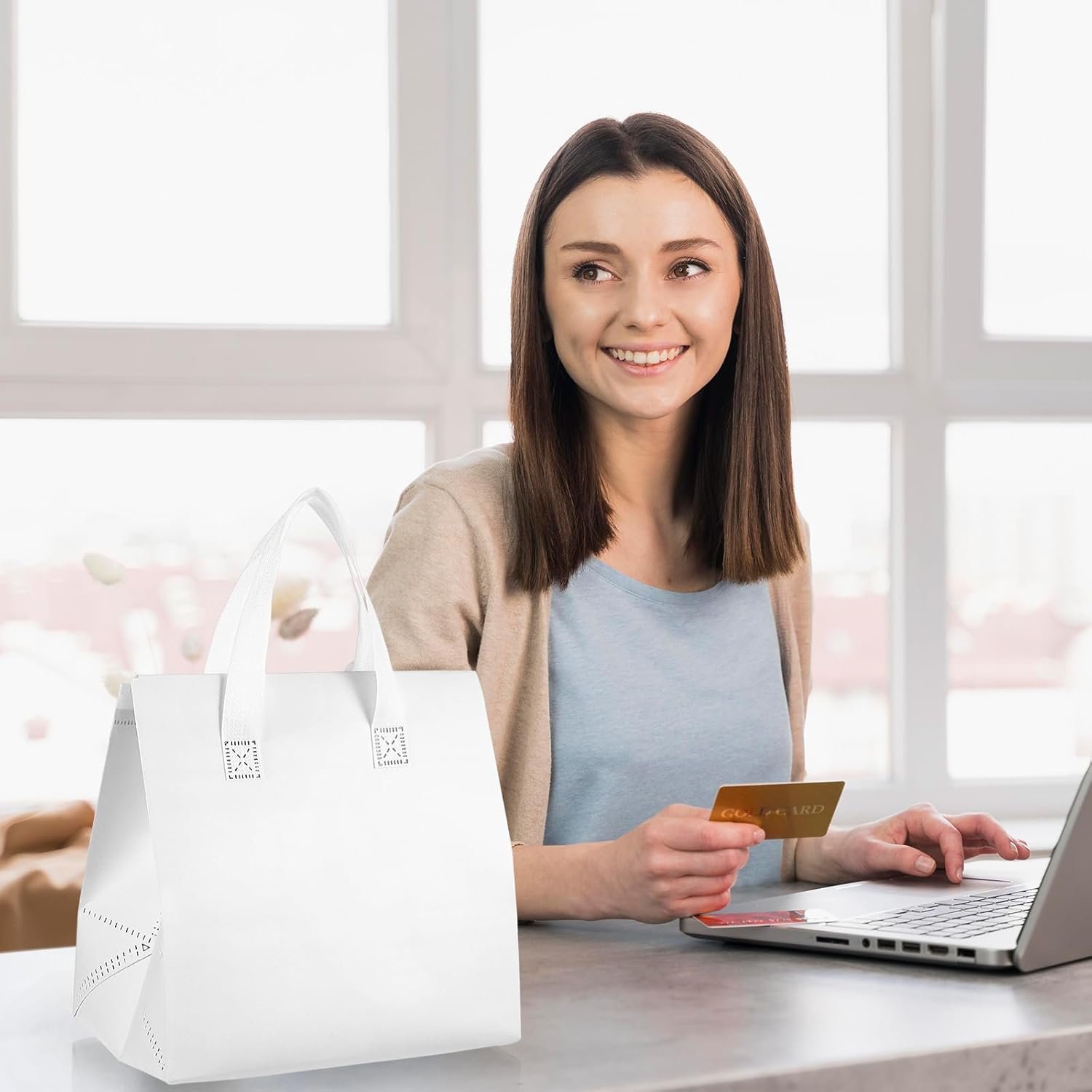 Produttore Borse Termiche Isolate per Asporto Take Away Bulk 20 Pezzi con Logo Personalizzato per Cibo Caldo Freddo Caffè Tè al Latte Pesce Fresco Pizza Delivery Ristoranti Catering Marchio Bianco (23,8 x 15 x 23,8 cm, Bianco) Produttore Borse Termiche Isolate per Asporto Take Away Bulk 20 Pezzi con Logo Personalizzato per Cibo Caldo Freddo Caffè Tè al Latte Pesce Fresco Pizza Delivery Ristoranti Catering Marchio Bianco (23,8 x 15 x 23,8 cm, Bianco)