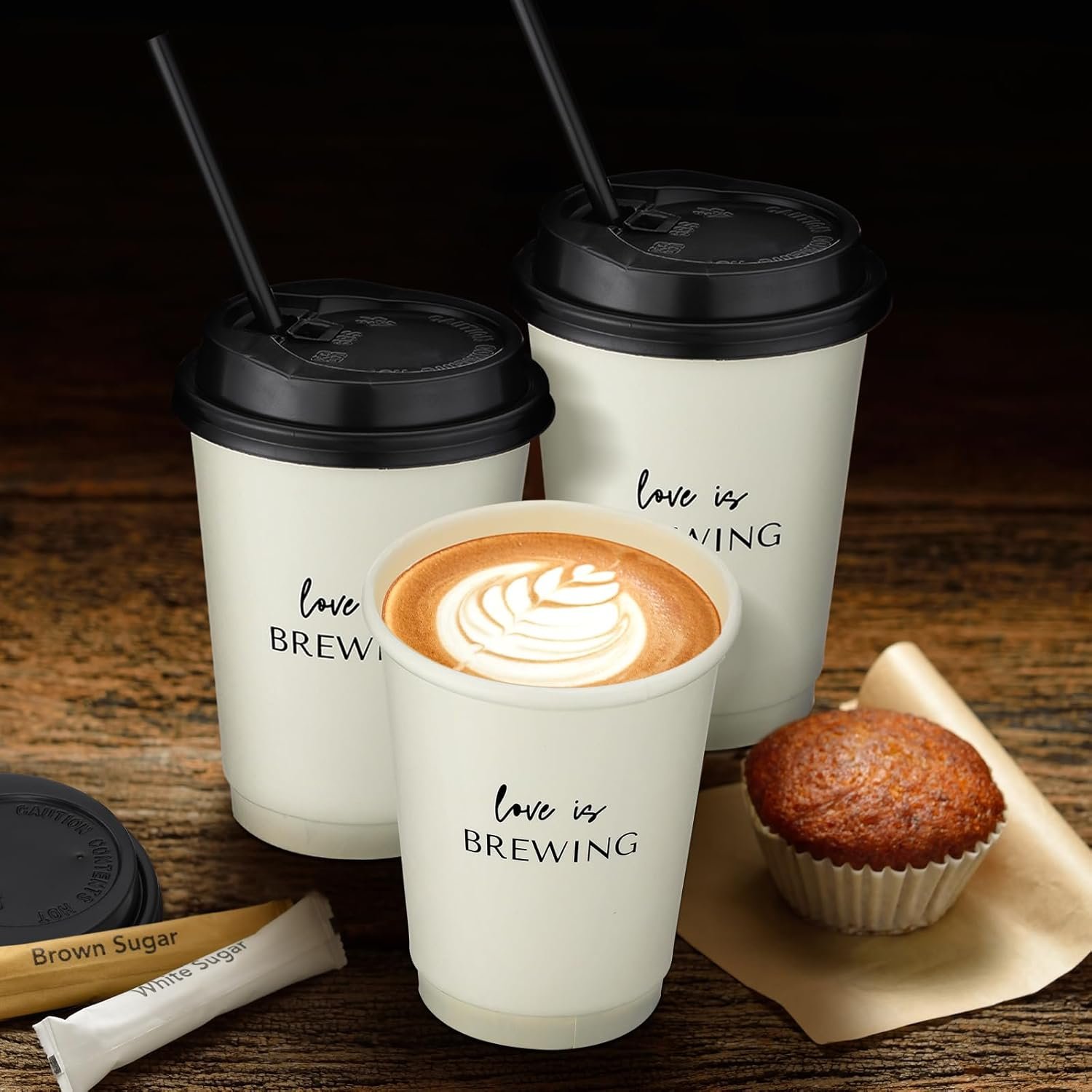 Produttore 50 Pezzi Tazze da Caffè Matrimonio Usa e Getta con Coperchio e Cannuccia Logo Personalizzato Tema Love Is Brewing per Bridal Shower Ricevimento Addio al Nubilato Marchio Bianco