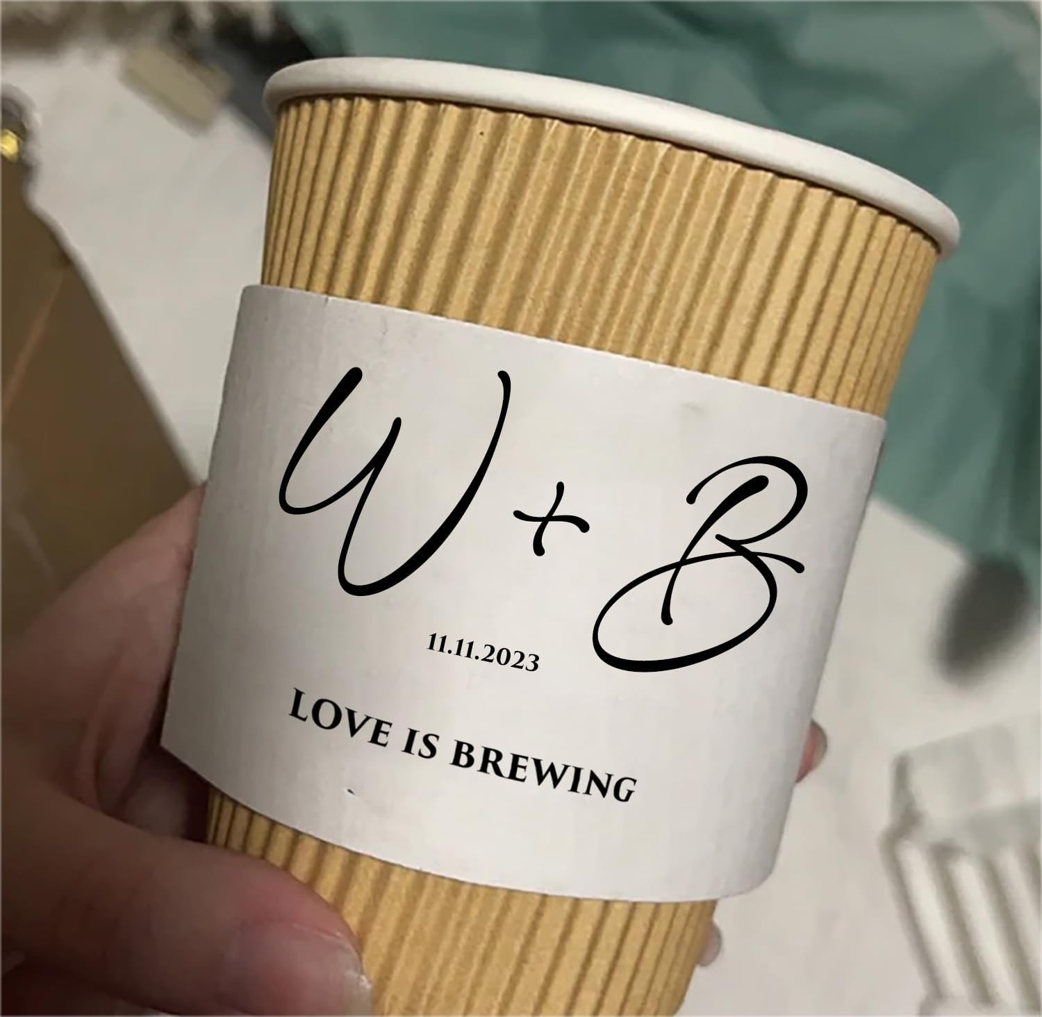 Marchio Bianco Manicotti Bianchi per Tazze Caffè in Carta Personalizzati con Logo per Eventi Festa Matrimonio Baby Shower Anniversario Fidanzamento dal Fornitore 20/30/50/100 pezzi Marchio Bianco Manicotti Bianchi per Tazze Caffè in Carta Personalizzati con Logo per Eventi Festa Matrimonio Baby Shower Anniversario Fidanzamento dal Fornitore 20/30/50/100 pezzi
