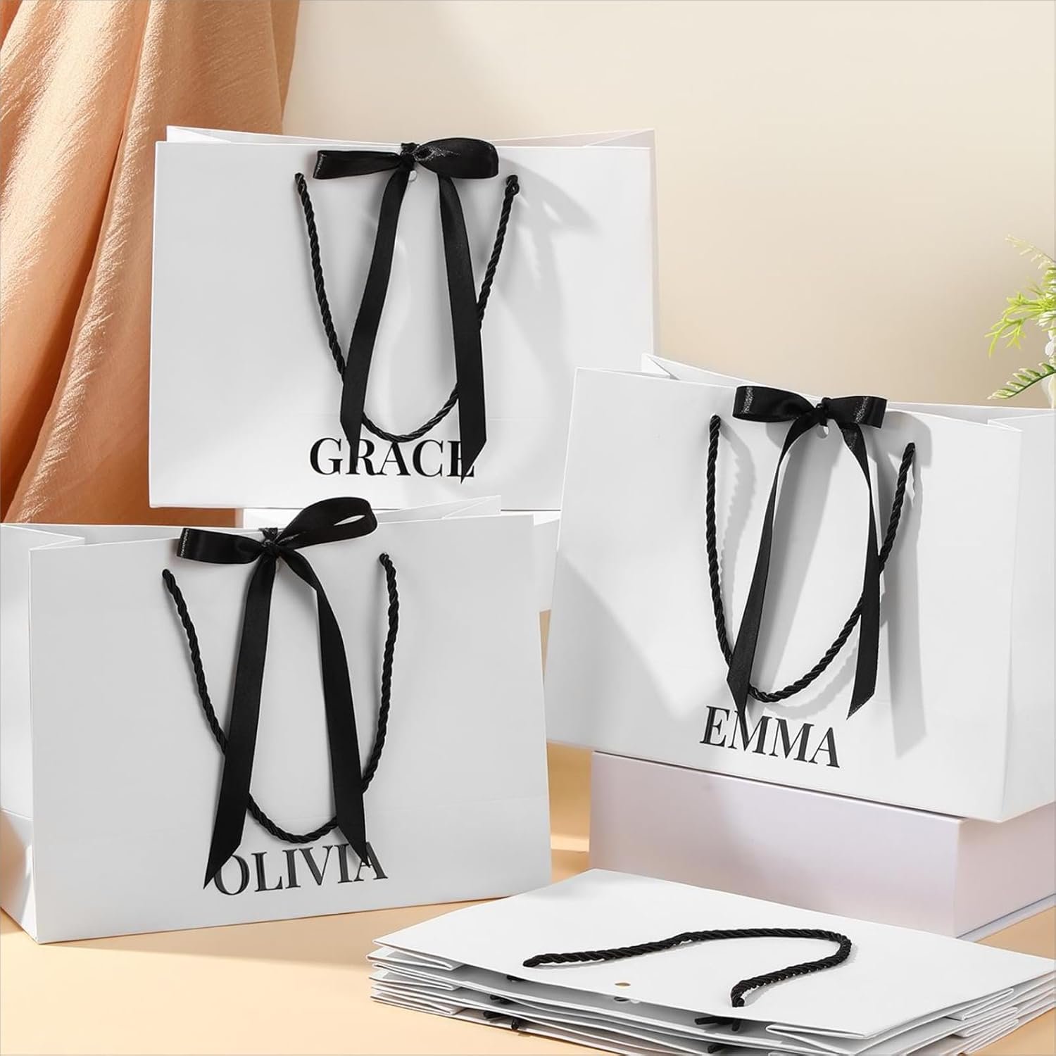 Marchio Bianco Confezione da 8 Borse Regalo Carta per Damigelle con Fiocco Adesivi Nomi 11x8 Nero Bianco Manici Logo Personalizzato per Matrimonio Bridal Shower Fidanzamento Compleanno Produttore