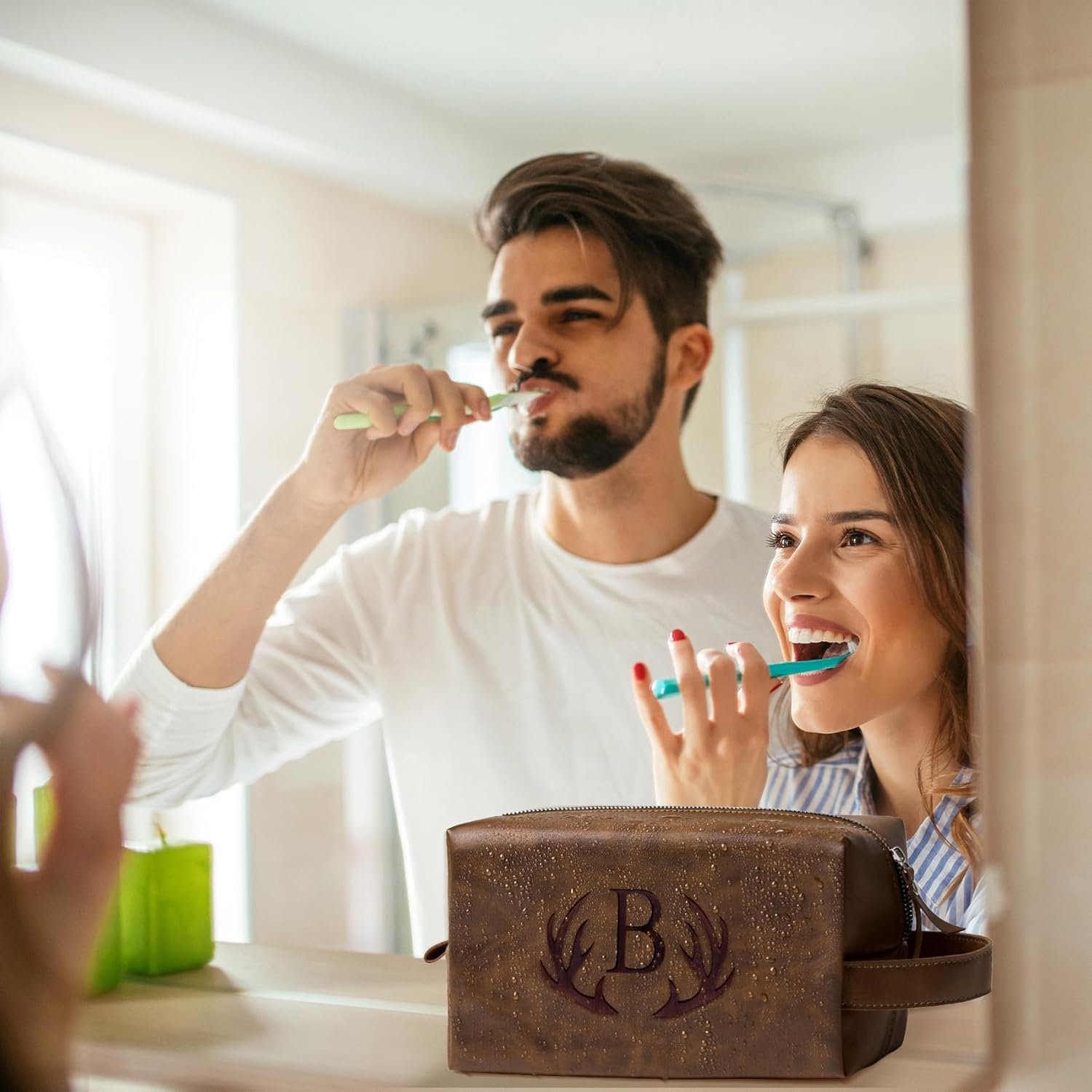 Marchio Bianco Borsa da Toilette per Uomo Iniziali Incise Regali Originali Papà Marito Fidanzato Nonno Figlio con Logo Personalizzato Pelle PU Impermeabile Rasatura Toilette Accessori Viaggio Produttore (A)