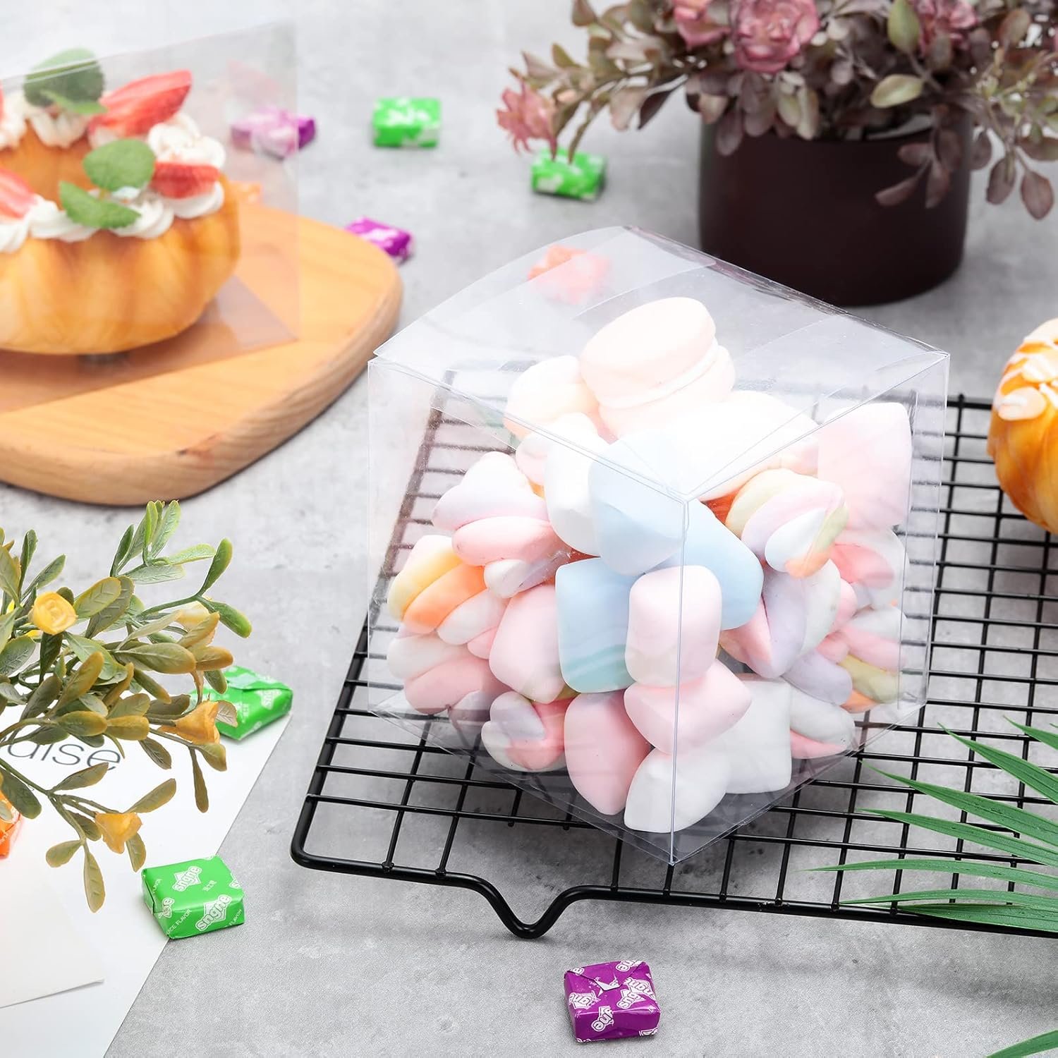 Marchio Bianco Scatole Trasparenti PVC 100 Pezzi 4 x 4 x 4 Pollici con Logo Personalizzato per Confetti Cupcake Macaron Festa Matrimonio Baby Shower Ritorno Scuola Fornitore