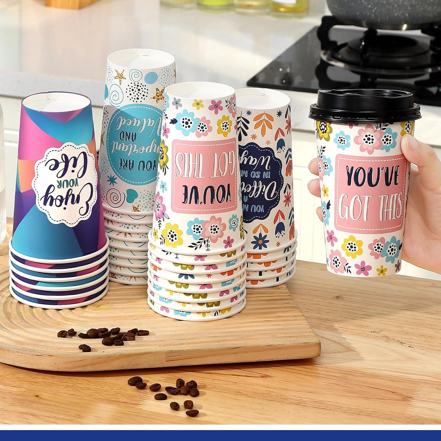 Logo Personalizzato Confezione da 100 Tazze di Carta Monouso da 16 oz con Coperchi Motivazionali 5 Citazioni Marchio Bianco dal Produttore
