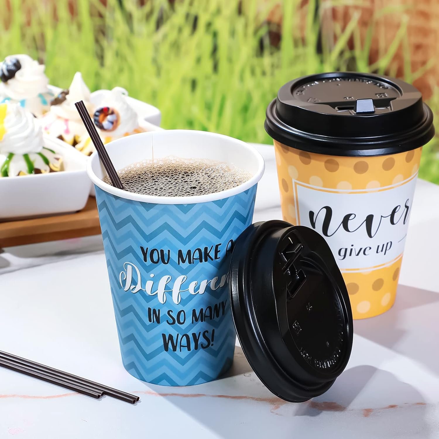 Marchio Bianco confezione da 100 bicchieri monouso caffè con coperchi cannucce carta motivazionali 6 citazioni design logo personalizzato acqua succo tè casa caffetteria 16 oz stile fresh produttore