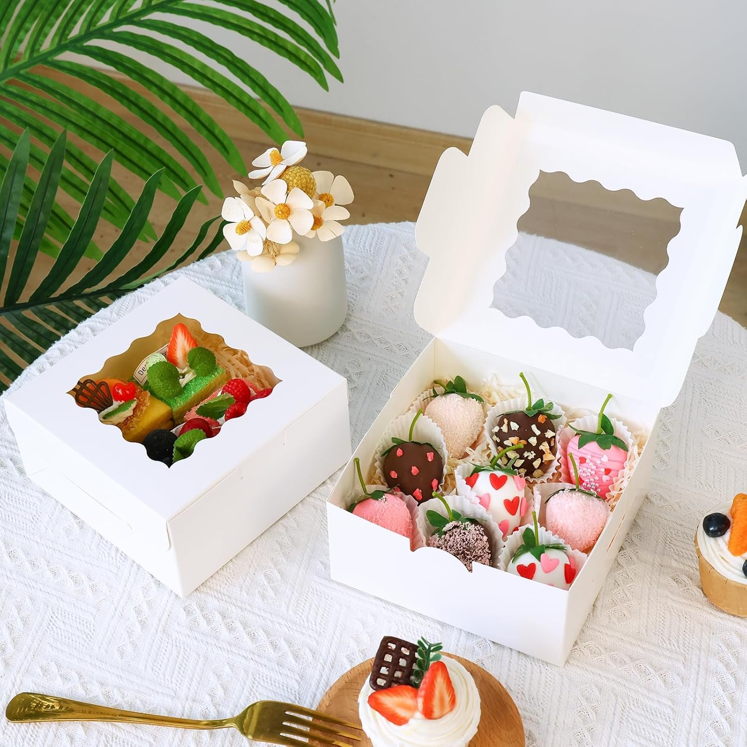 Logo Personalizzato 80 pz Scatole per Pasticceria 6x6x3 Pollici con Finestra dal Produttore per Biscotti Macaron Cupcakes Donuts Fragole Ricoperte di Cioccolato Dolcetti Marchio Bianco Bianche