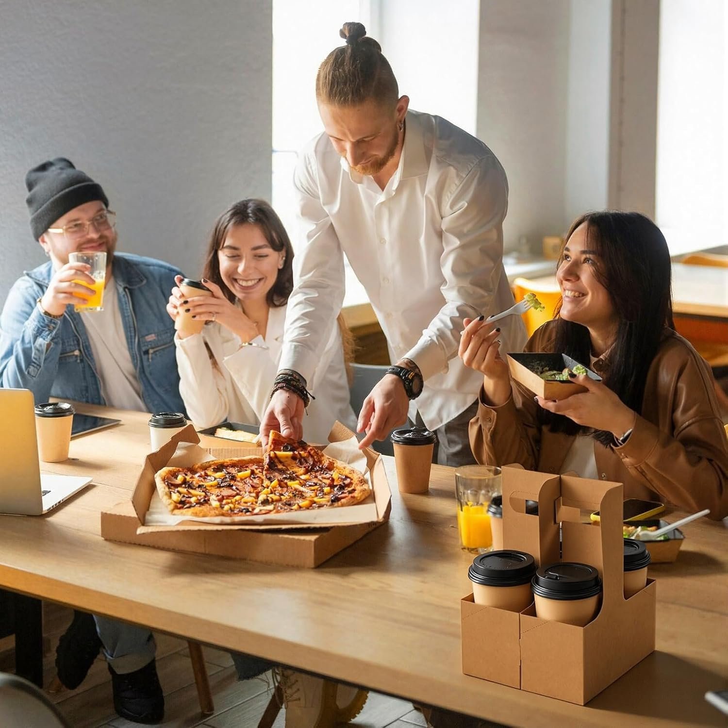 Marchio Bianco Portabevande 2 Tazze 100 Pz con Maniglia Monouso Pieghevole Cartone Kraft Logo Personalizzato per Bevande Calde Fredde Consegne Cibo Fornitore