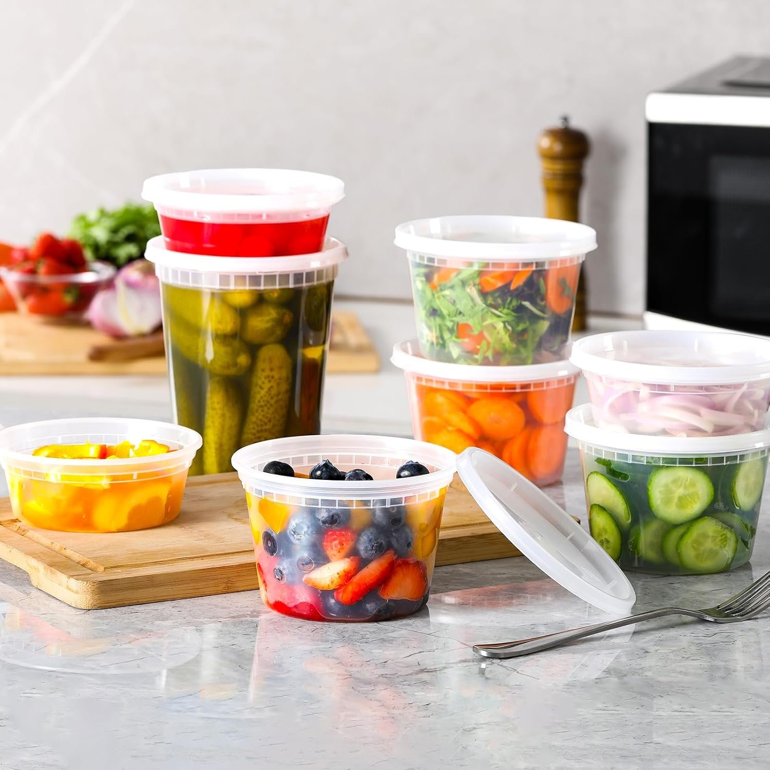 Marchio Bianco Contenitori Deli in Plastica con Logo Personalizzato 90 Set con Coperchi Formati Assortiti (8 oz 16oz 32oz) Confezione Mista Ermetici per Conservazione Alimenti da Asporto per Zuppe Adatti Congelatore Lavastoviglie Microonde dal Produttore