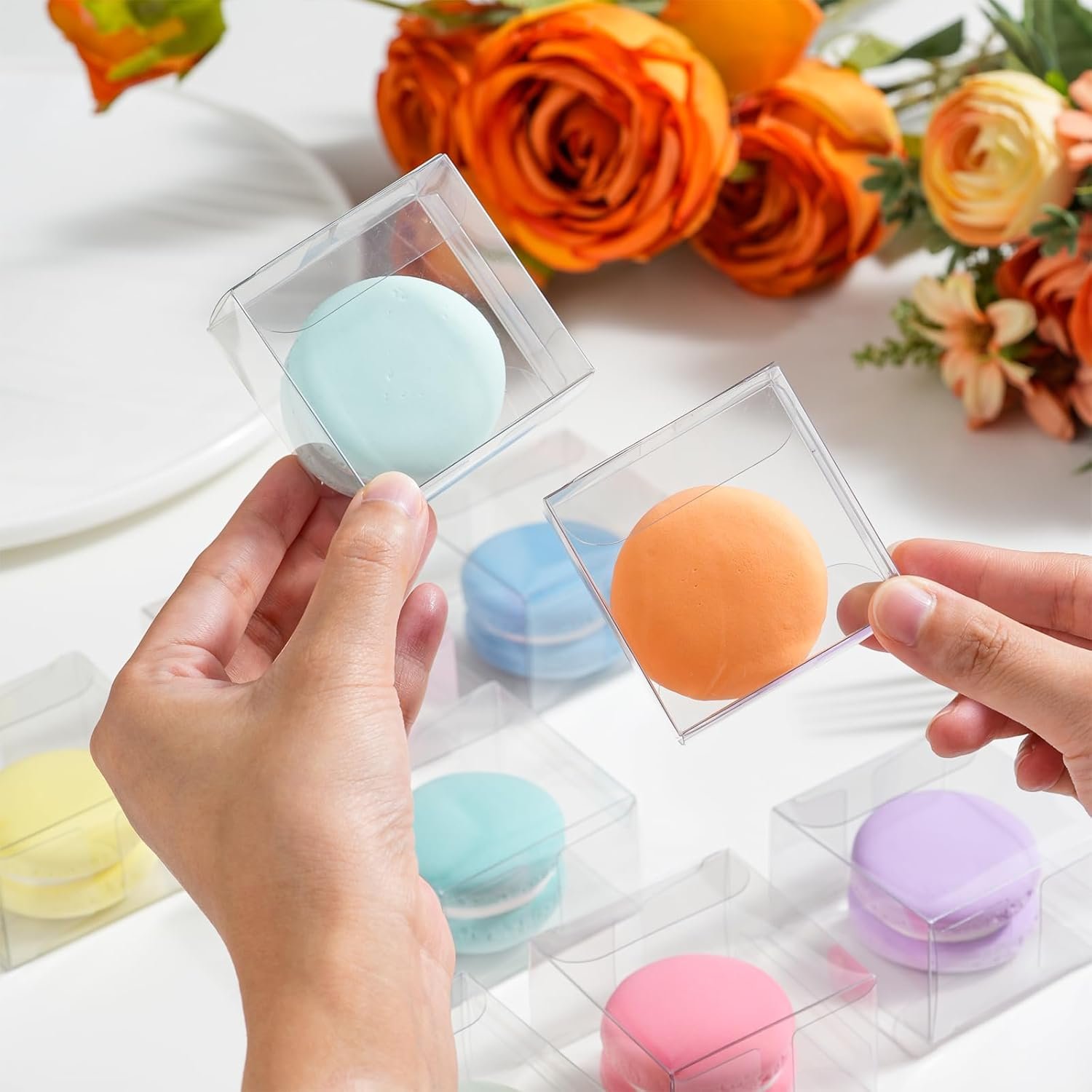 Logo Personalizzato Confezione da 50 Scatole Trasparenti per Singolo Macaron PET Mini 5,4 x 5,4 x 3,4 cm dal Fornitore per Pasticceria Matrimoni Feste Marchio Bianco